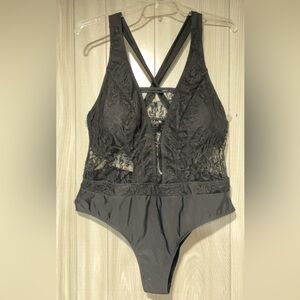 Super sexy black swimsuit.🖤🖤